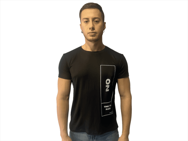 CAMISETA NEGRA PIEL DE DURAZNO NO TIME TO HATE