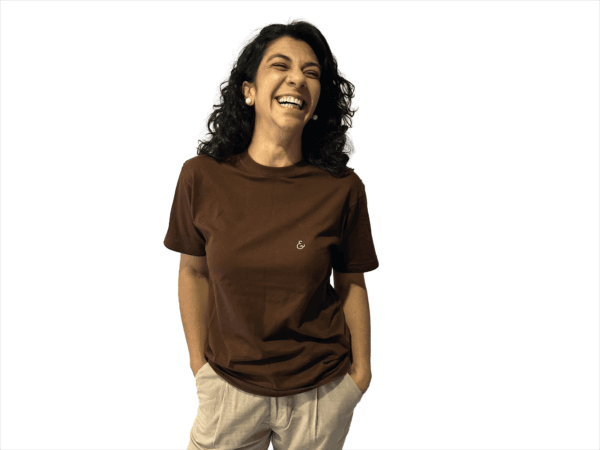 CAMISETA DE ALGODON MARRON SIMBOLO BORDADO - Imagen 7