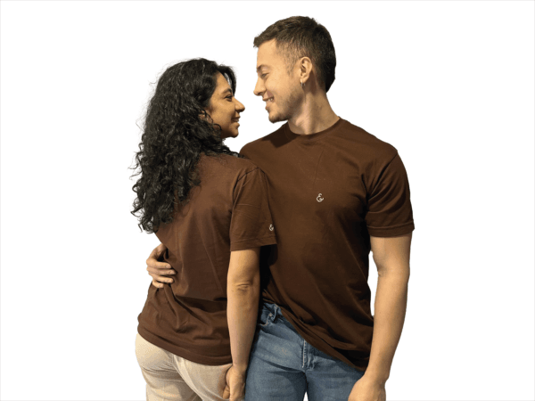 CAMISETA DE ALGODON MARRON SIMBOLO BORDADO - Imagen 5