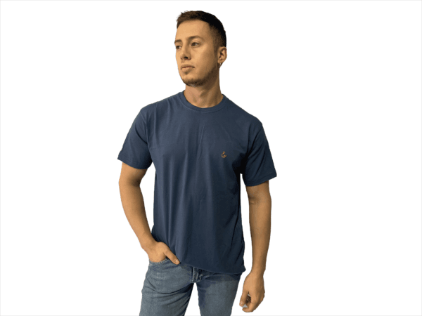 CAMISETA DE ALGODON AZUL PETROLEO SIMBOLO BORDADO - Imagen 12