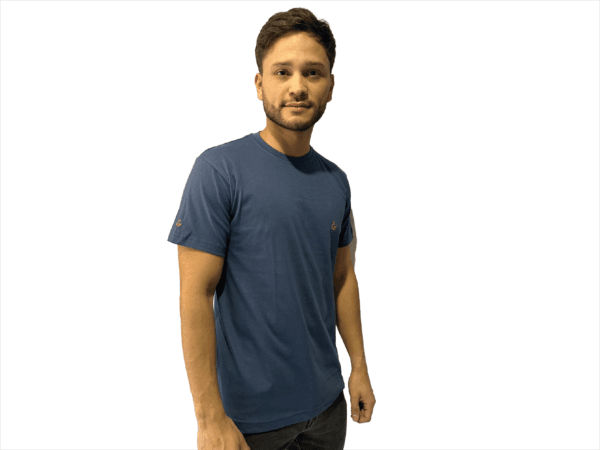 CAMISETA DE ALGODON AZUL PETROLEO SIMBOLO BORDADO - Imagen 11