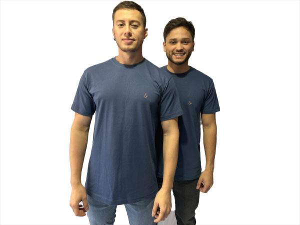 CAMISETA DE ALGODON AZUL PETROLEO SIMBOLO BORDADO - Imagen 9