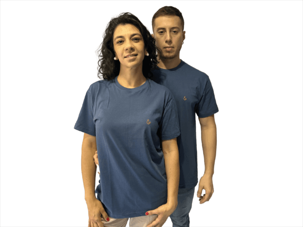 CAMISETA DE ALGODON AZUL PETROLEO SIMBOLO BORDADO - Imagen 3