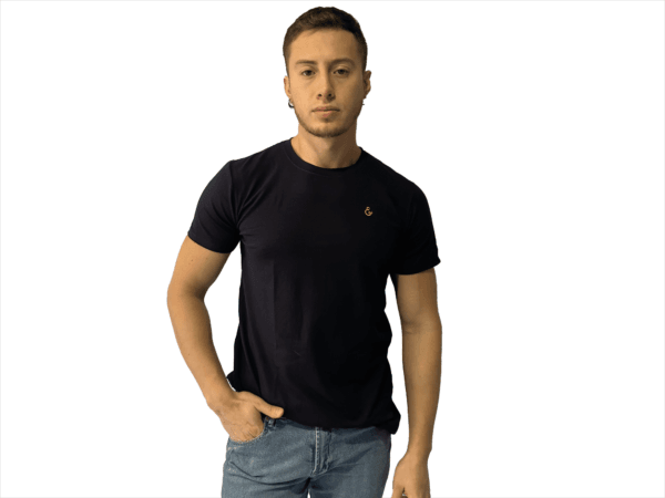 CAMISETA SEDA FRIA AZUL PETROLEO SIMBOLO BORDADO