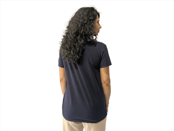 CAMISETA SEDA FRIA AZUL PETROLEO SIMBOLO BORDADO - Imagen 10