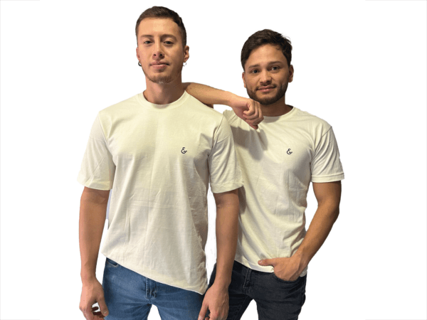 CAMISETA ALGODÓN BEIGE CON SÍMBOLO BORDADO